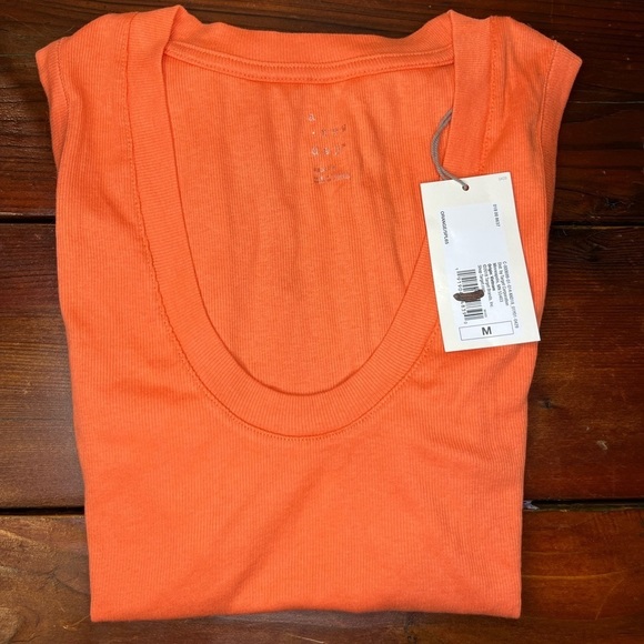 Simple Scoop Neck Tank - Picture 7 of 8
